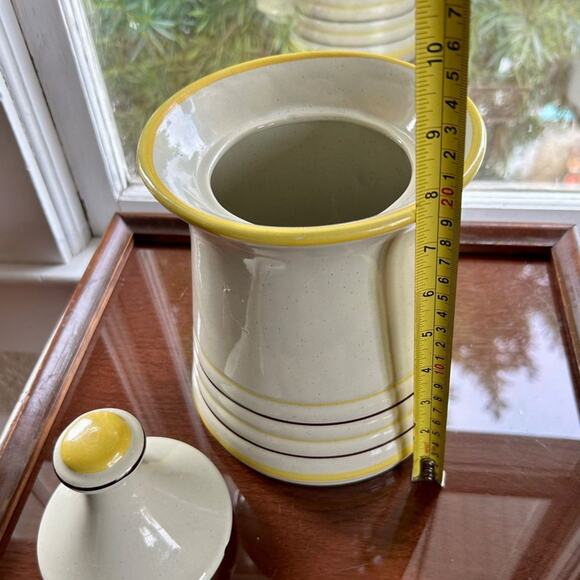 Vintage Mid-Century Modern "Genie" Ribbed Canister Ceramic Cookie Jar - Picture 11 of 16